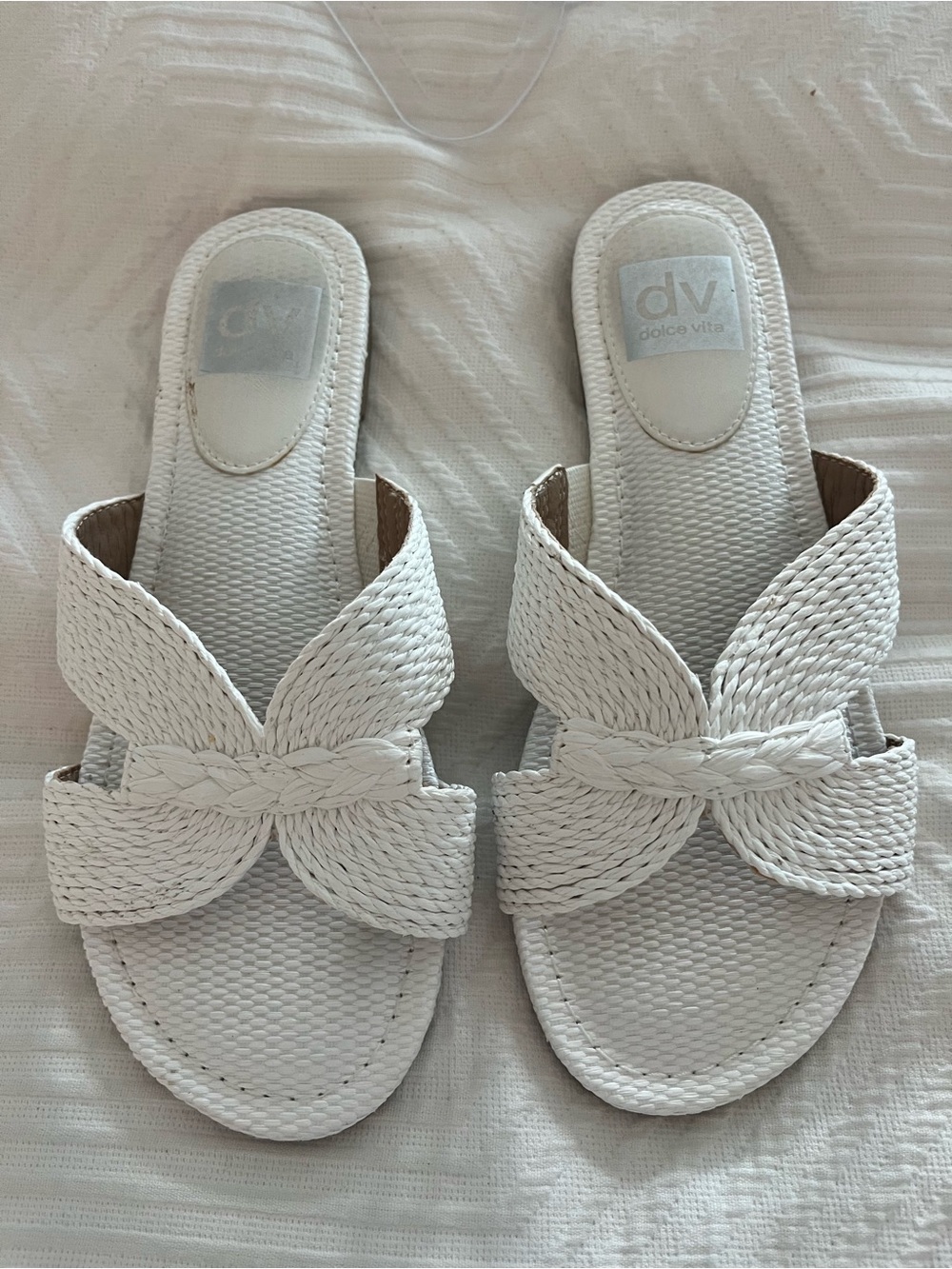 Dolce Vita White Raffia Woven Bow Slide Sandals